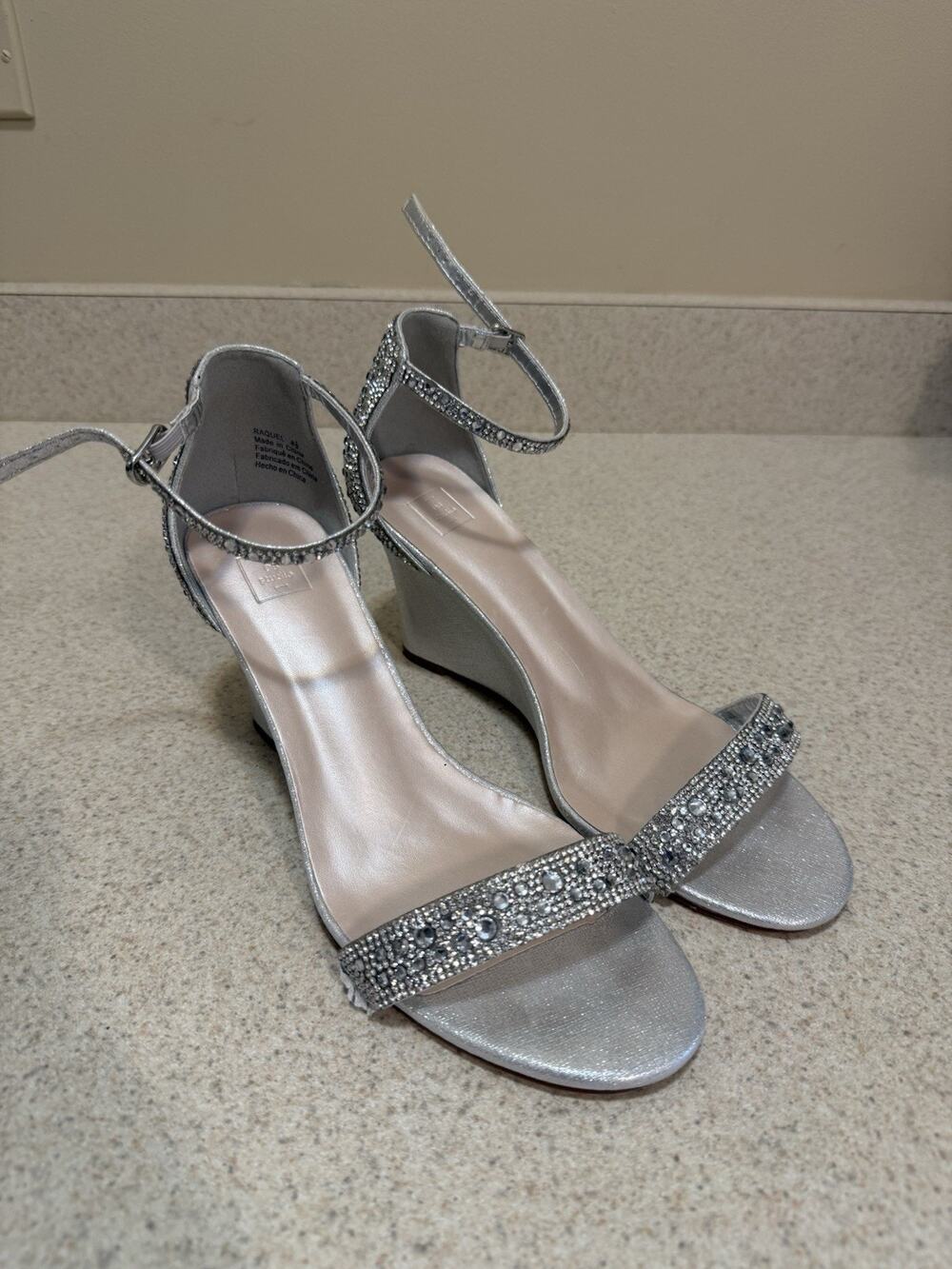 DB Studio Raquel Silver Crystal Embellished Metallic Wedge Sandal Shoes 8.5